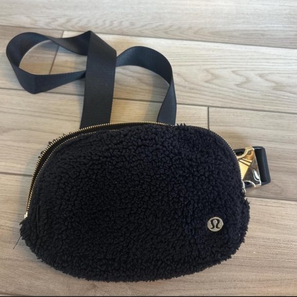 lululemon athletica Handbags - Lululemon Everyday Belt Bag - Sherpa Fleece - Black With Gold Hardware